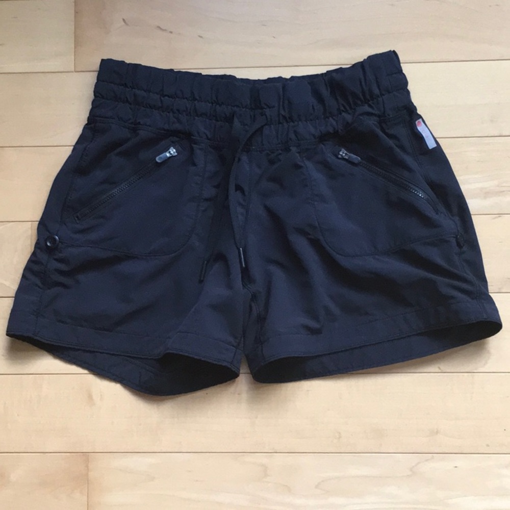 Zella elastic waist stay-dry shorts